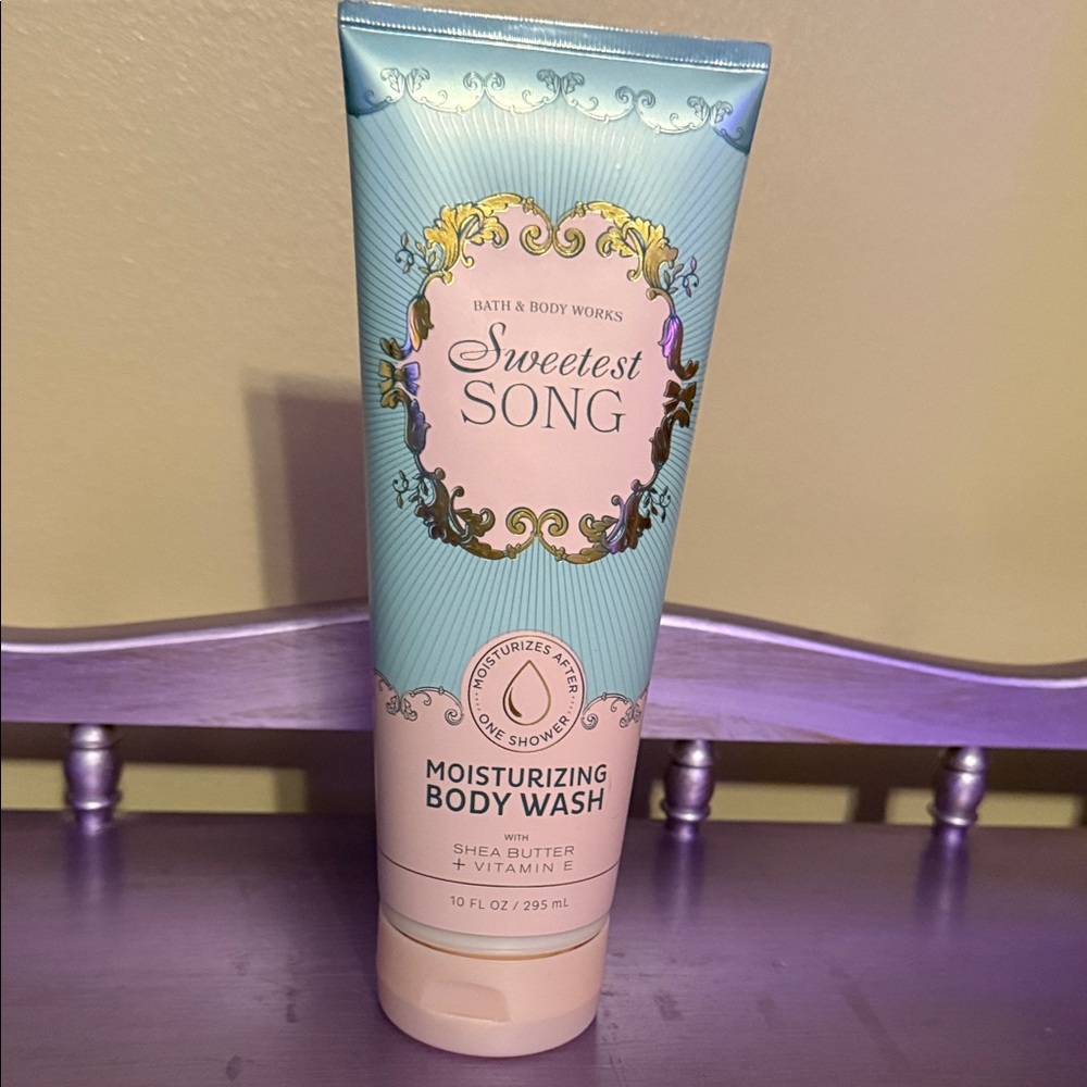 Bath & Body Works Sweetest Song Body Wash - Light Blue & Gold